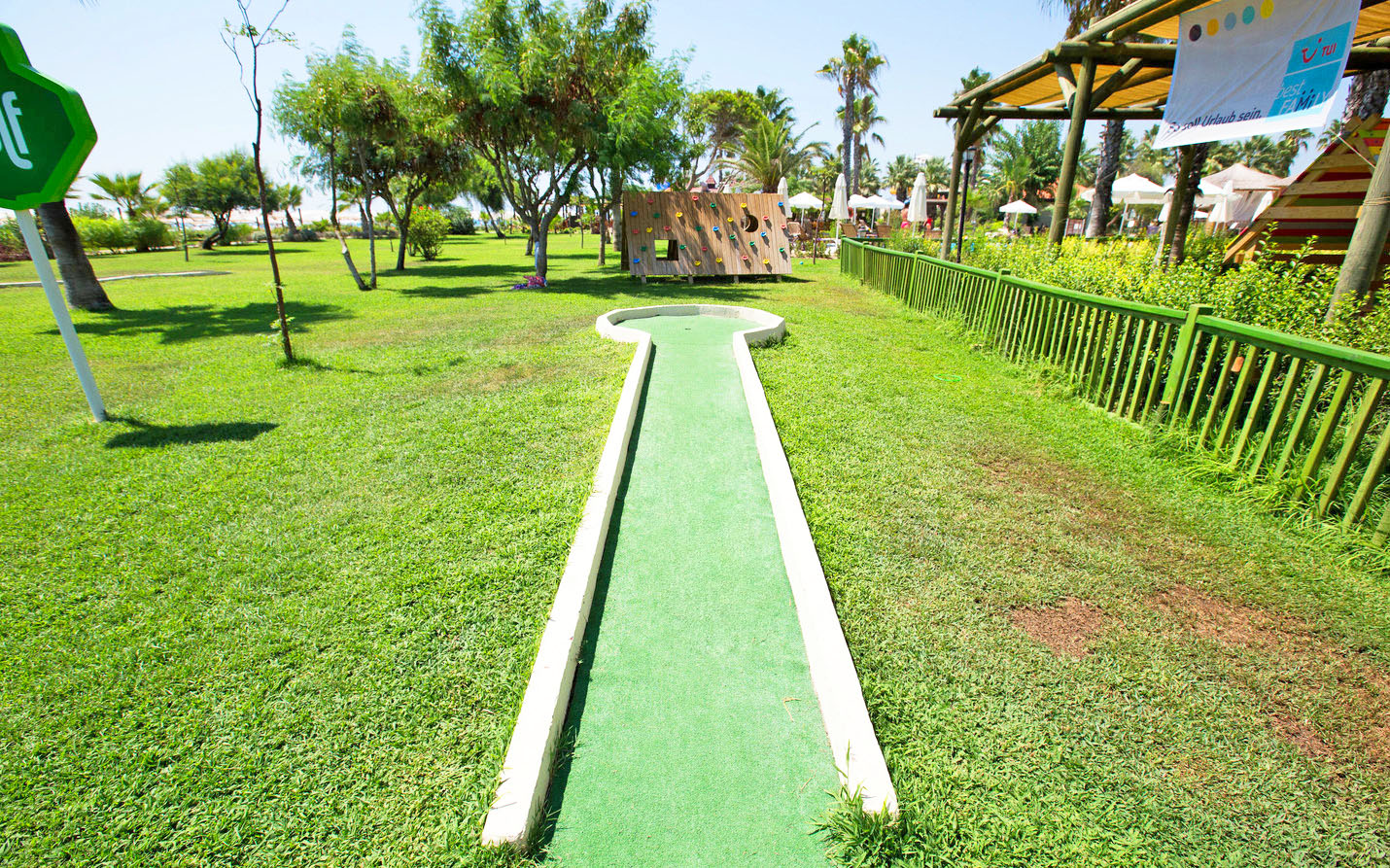 cheap resort hotels to Spend holiday with family