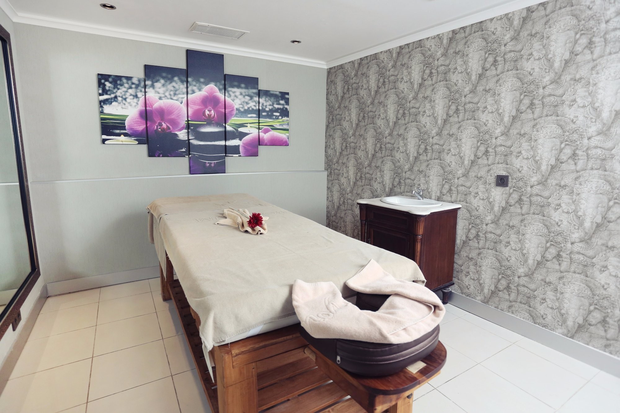 cheap resort hotels to Spend holiday with family