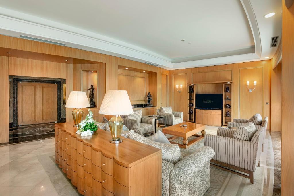 cheap resort hotels to Spend holiday with family