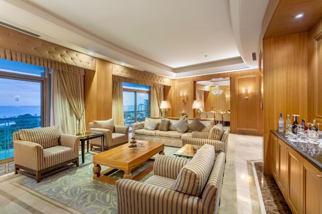 cheap resort hotels to Spend holiday with family