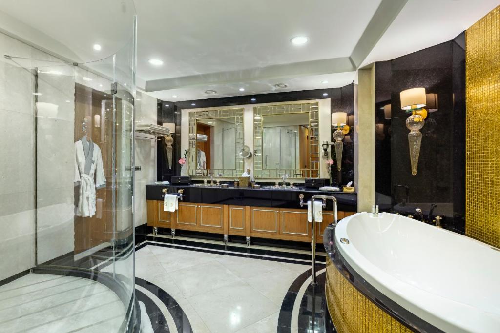 cheap resort hotels to Spend holiday with family