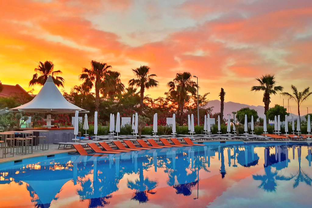 cheap resort hotels to Spend holiday with family