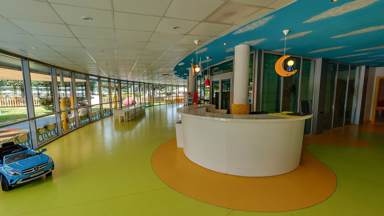 cheap resort hotels to Spend holiday with family