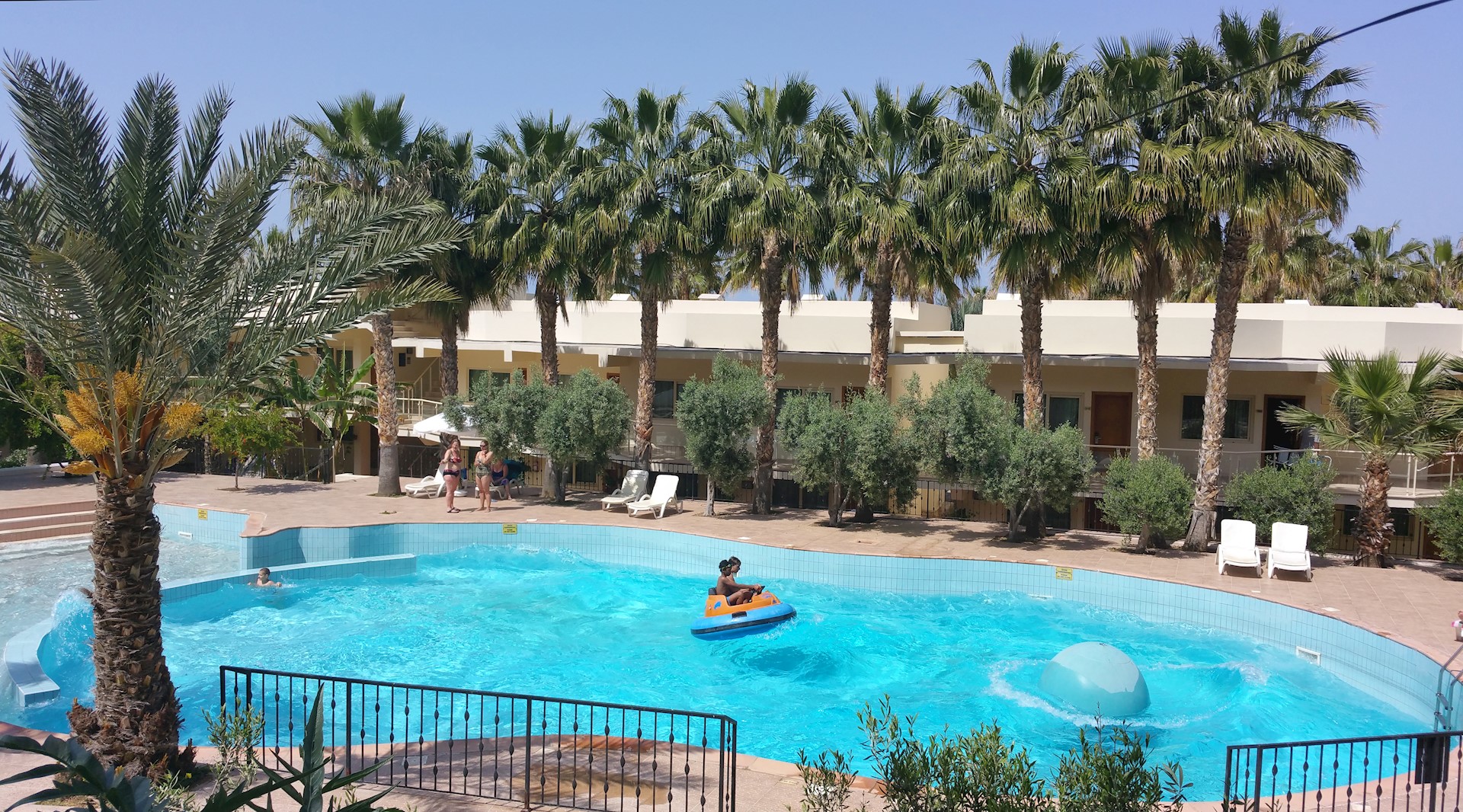 cheap resort hotels to Spend holiday with family