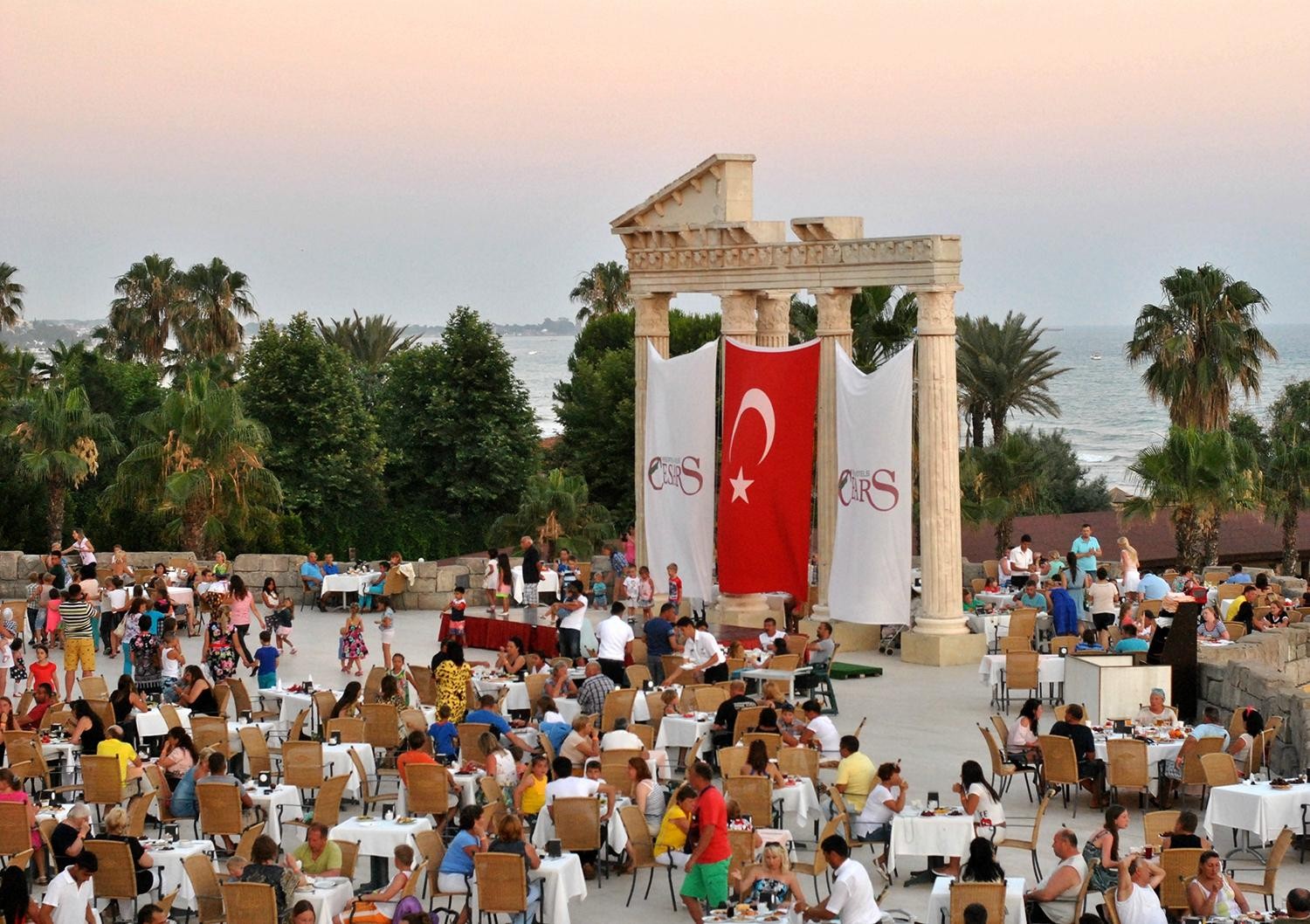 cheap resort hotels to Spend holiday with family