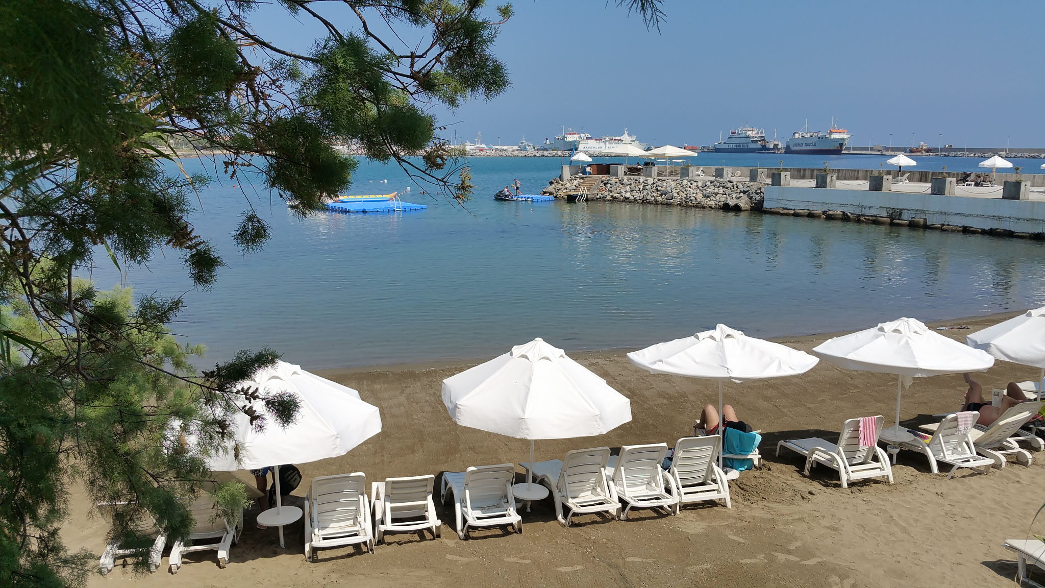 cheap resort hotels to Spend holiday with family