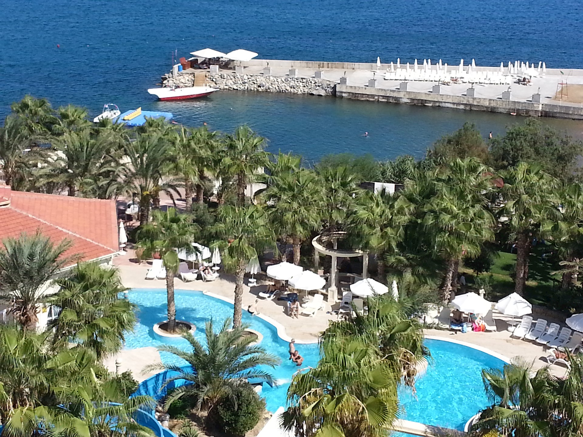 cheap resort hotels to Spend holiday with family