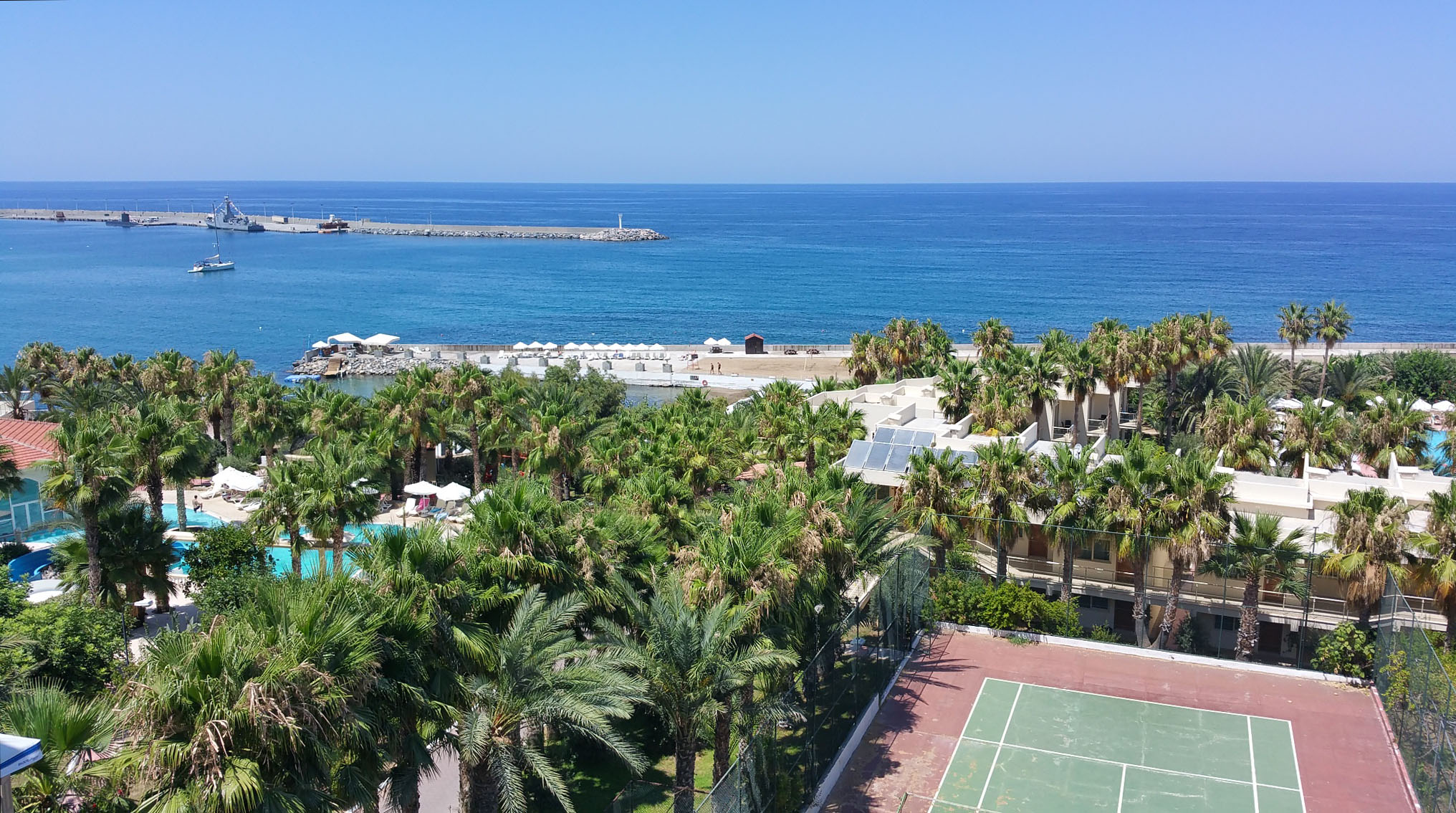 cheap resort hotels to Spend holiday with family