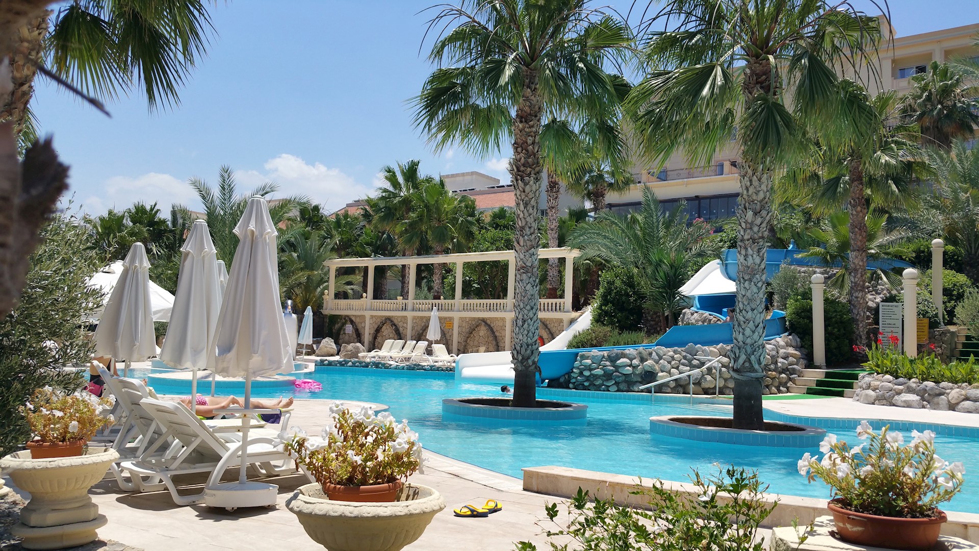 cheap resort hotels to Spend holiday with family