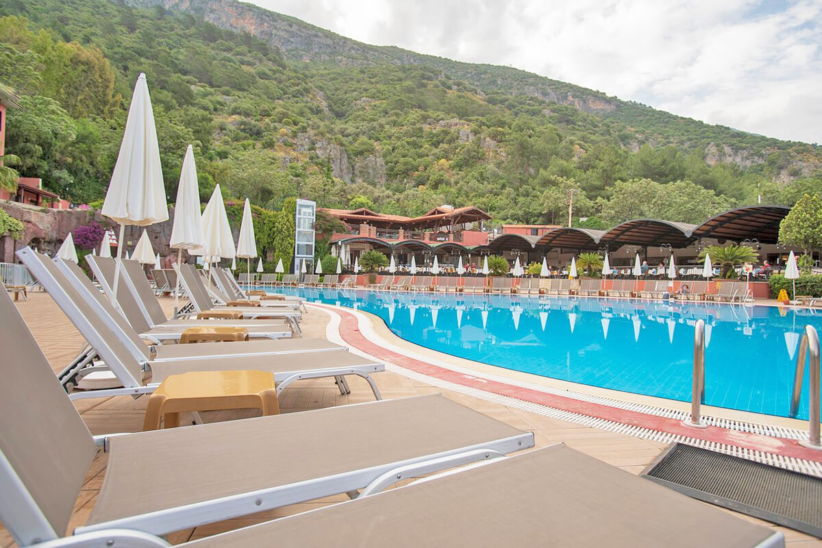 cheap resort hotels to Spend holiday with family