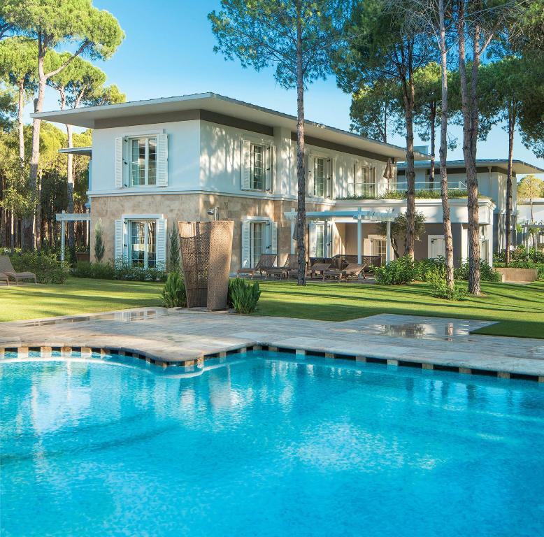 cheap resort hotels to Spend holiday with family