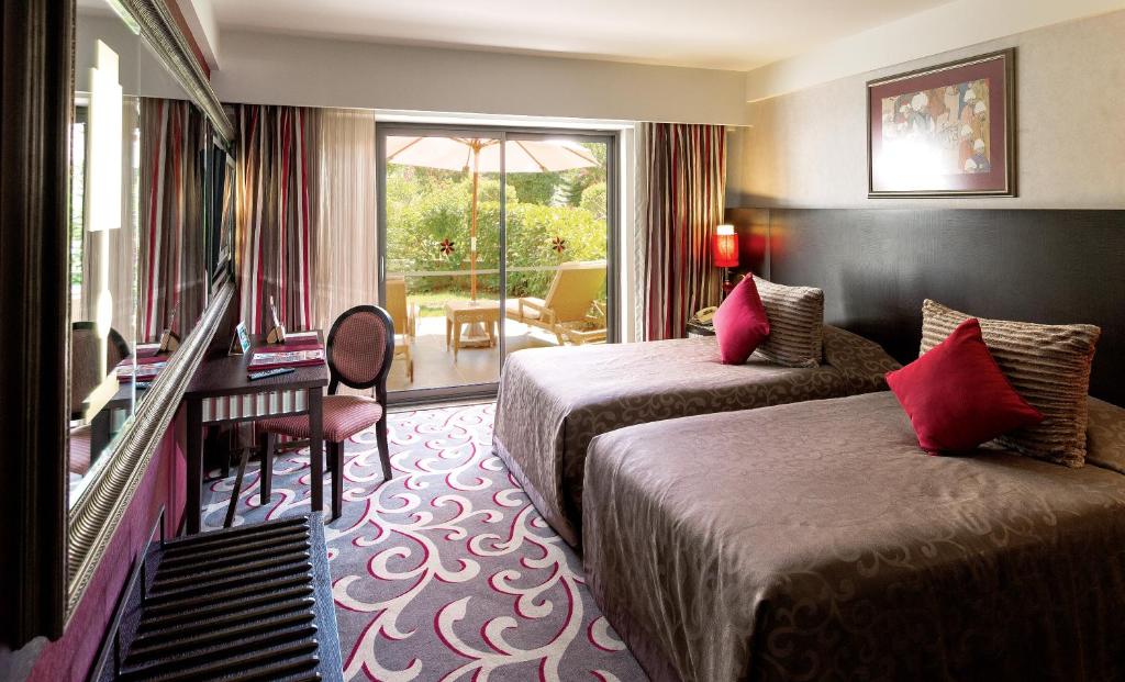 cheap resort hotels to Spend holiday with family