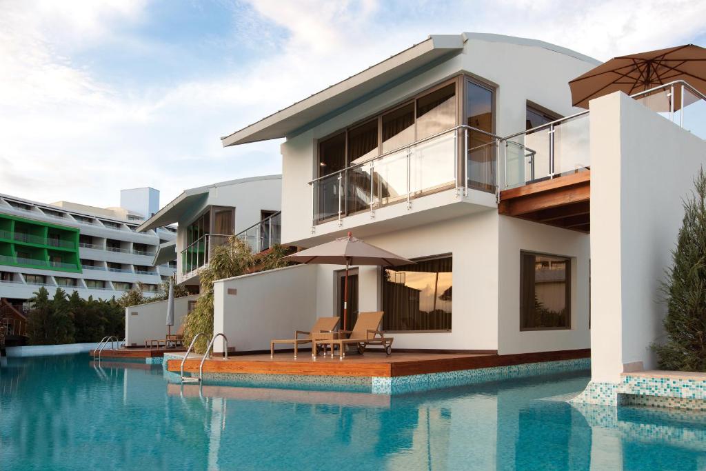 cheap resort hotels to Spend holiday with family