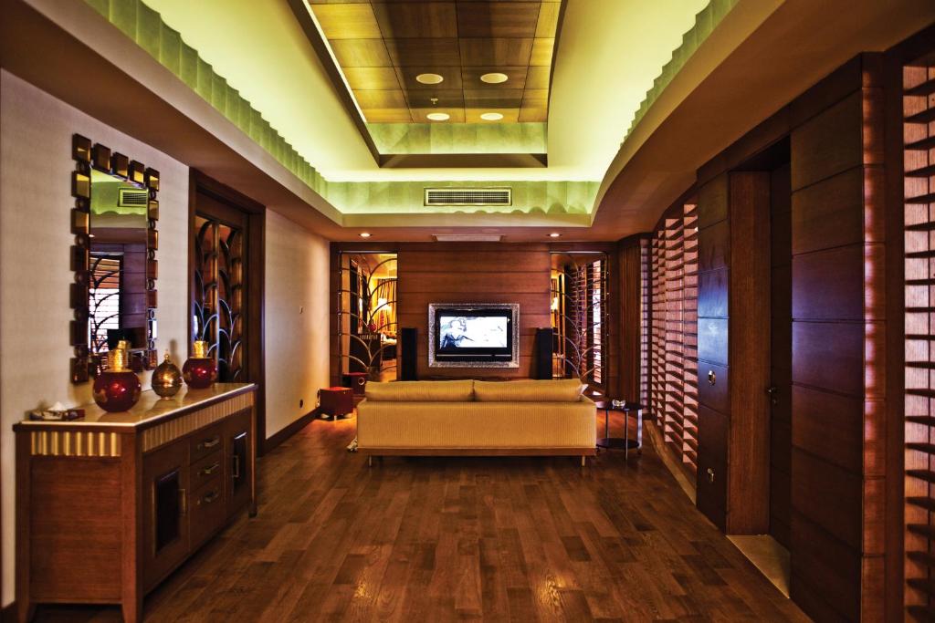 cheap resort hotels to Spend holiday with family