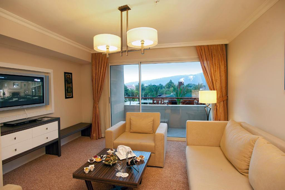 cheap resort hotels to Spend holiday with family