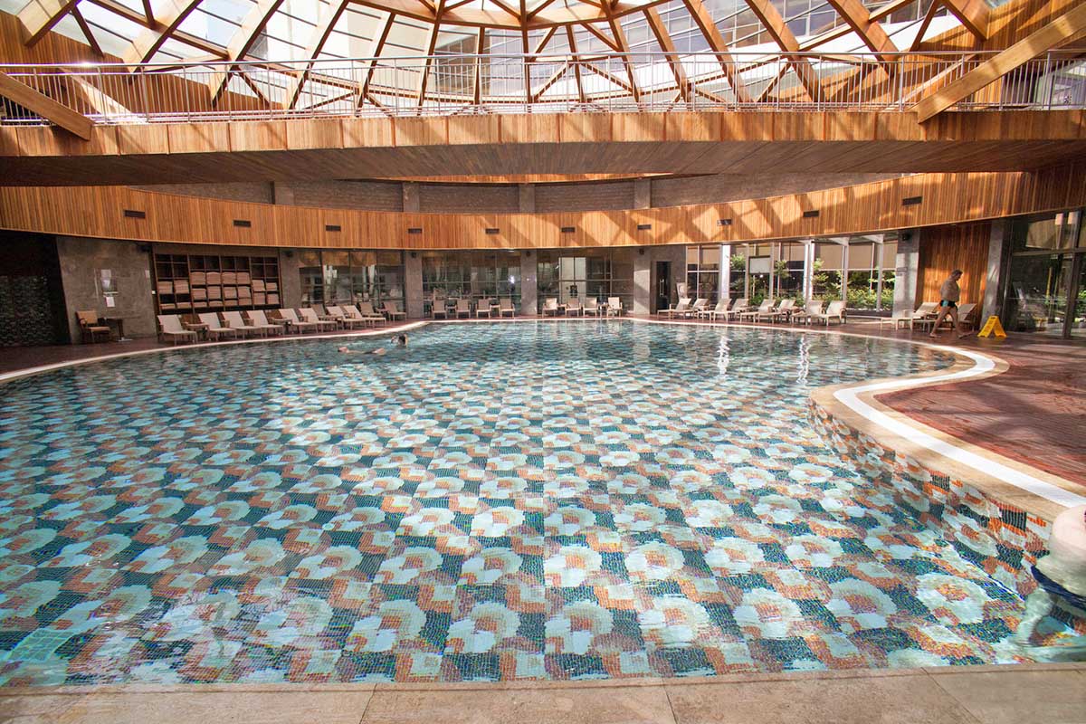 cheap resort hotels to Spend holiday with family