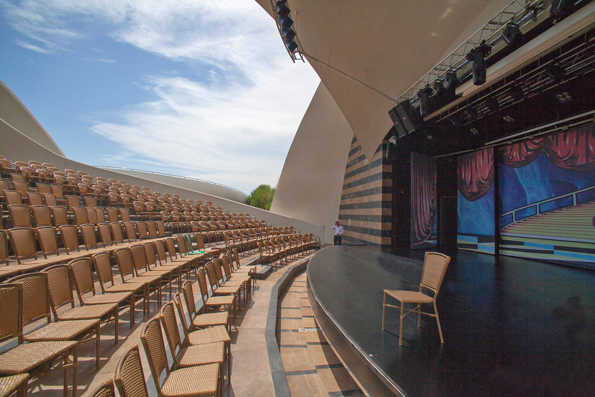 cheap resort hotels to Spend holiday with family