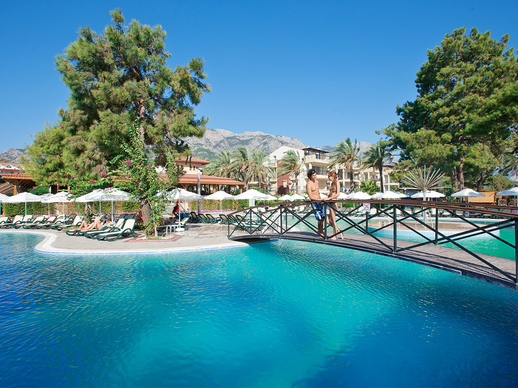 cheap resort hotels to Spend holiday with family