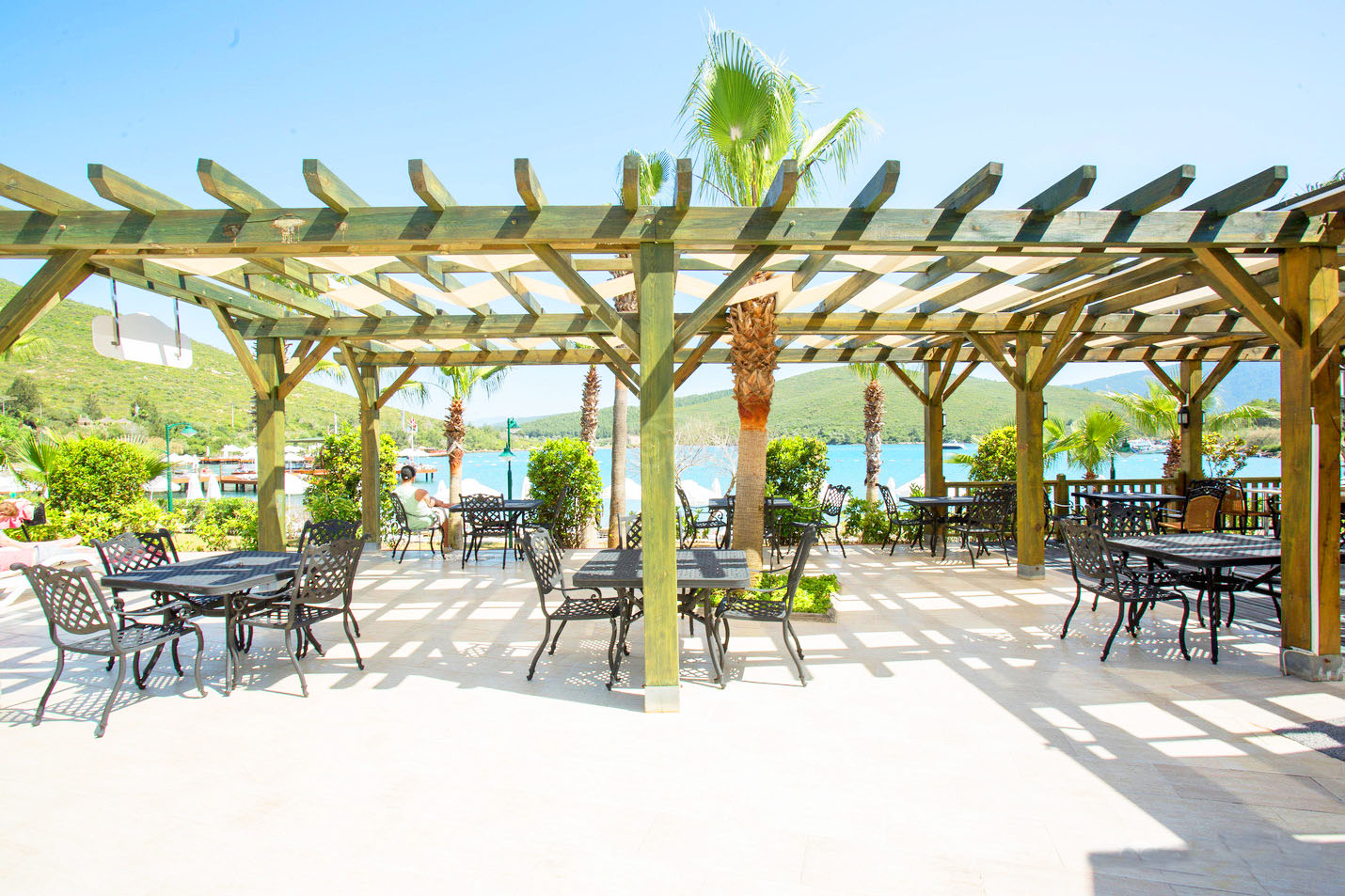 cheap resort hotels to Spend holiday with family