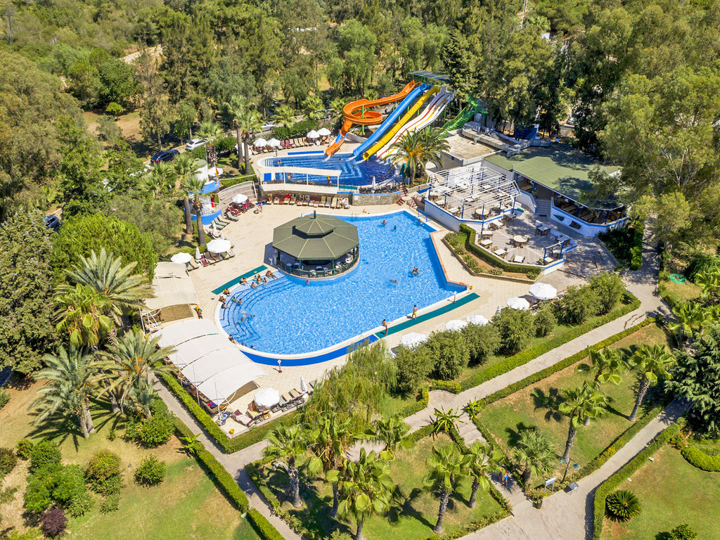 cheap resort hotels to Spend holiday with family