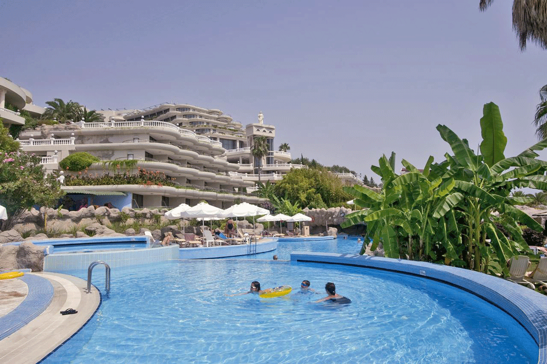 cheap resort hotels to Spend holiday with family