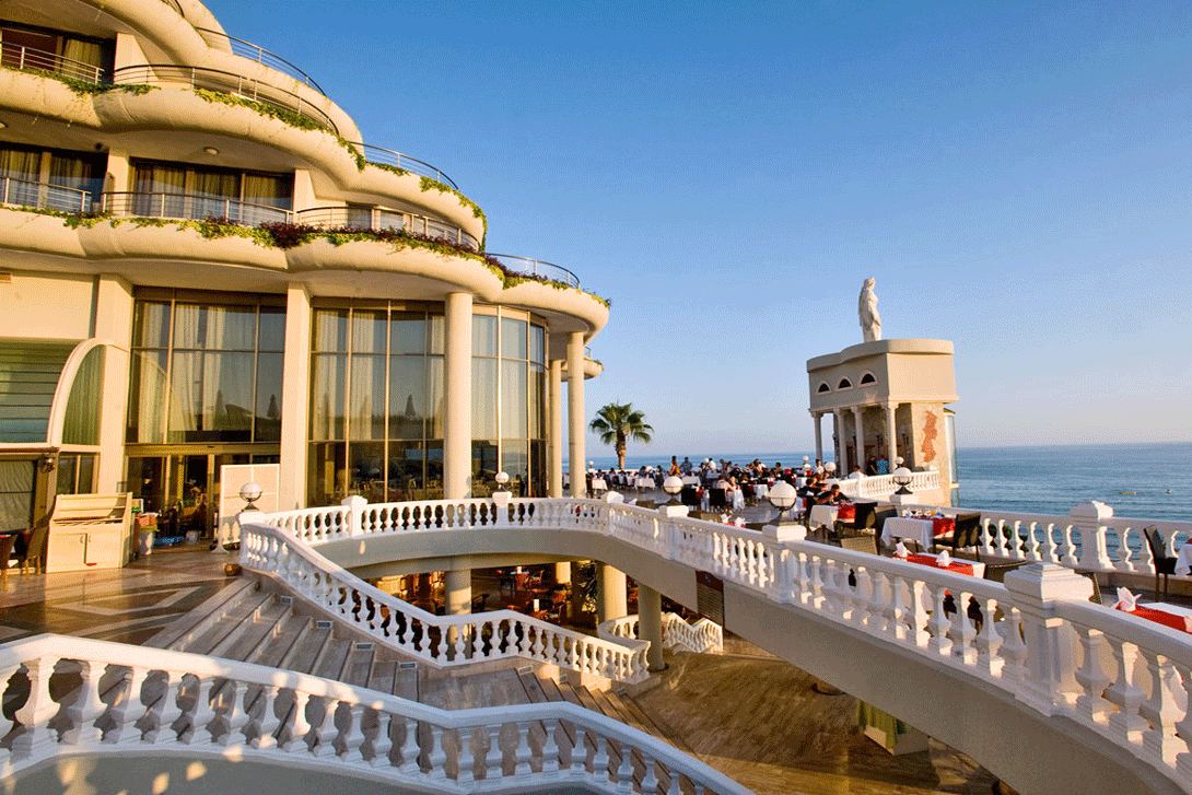 cheap resort hotels to Spend holiday with family