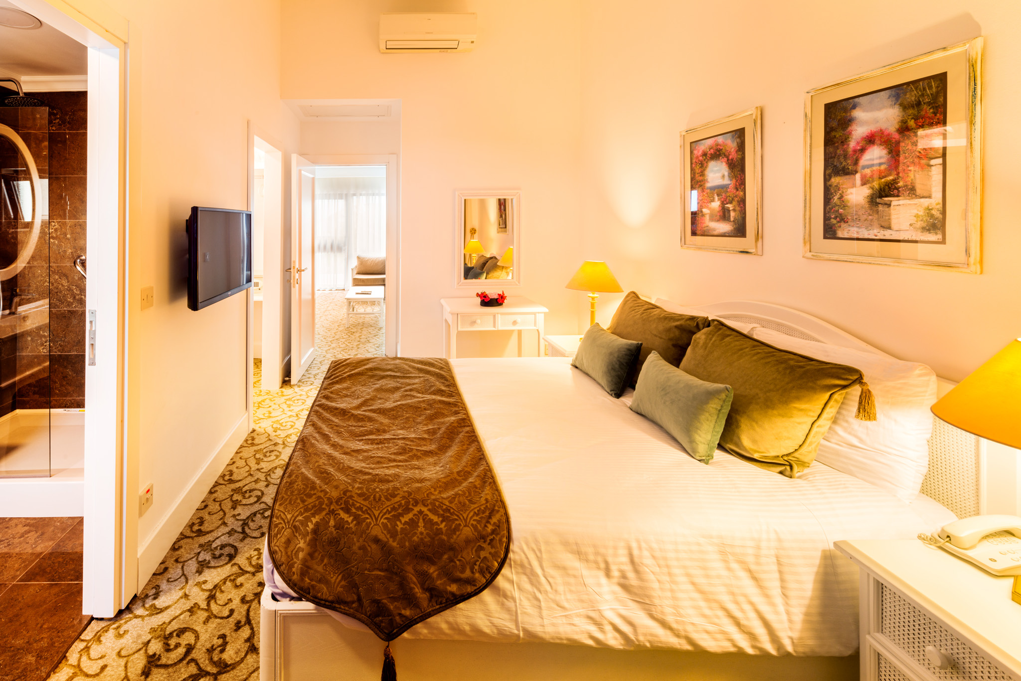 cheap resort hotels to Spend holiday with family