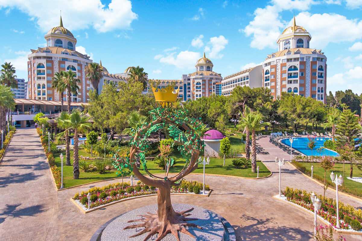 cheap resort hotels to Spend holiday with family