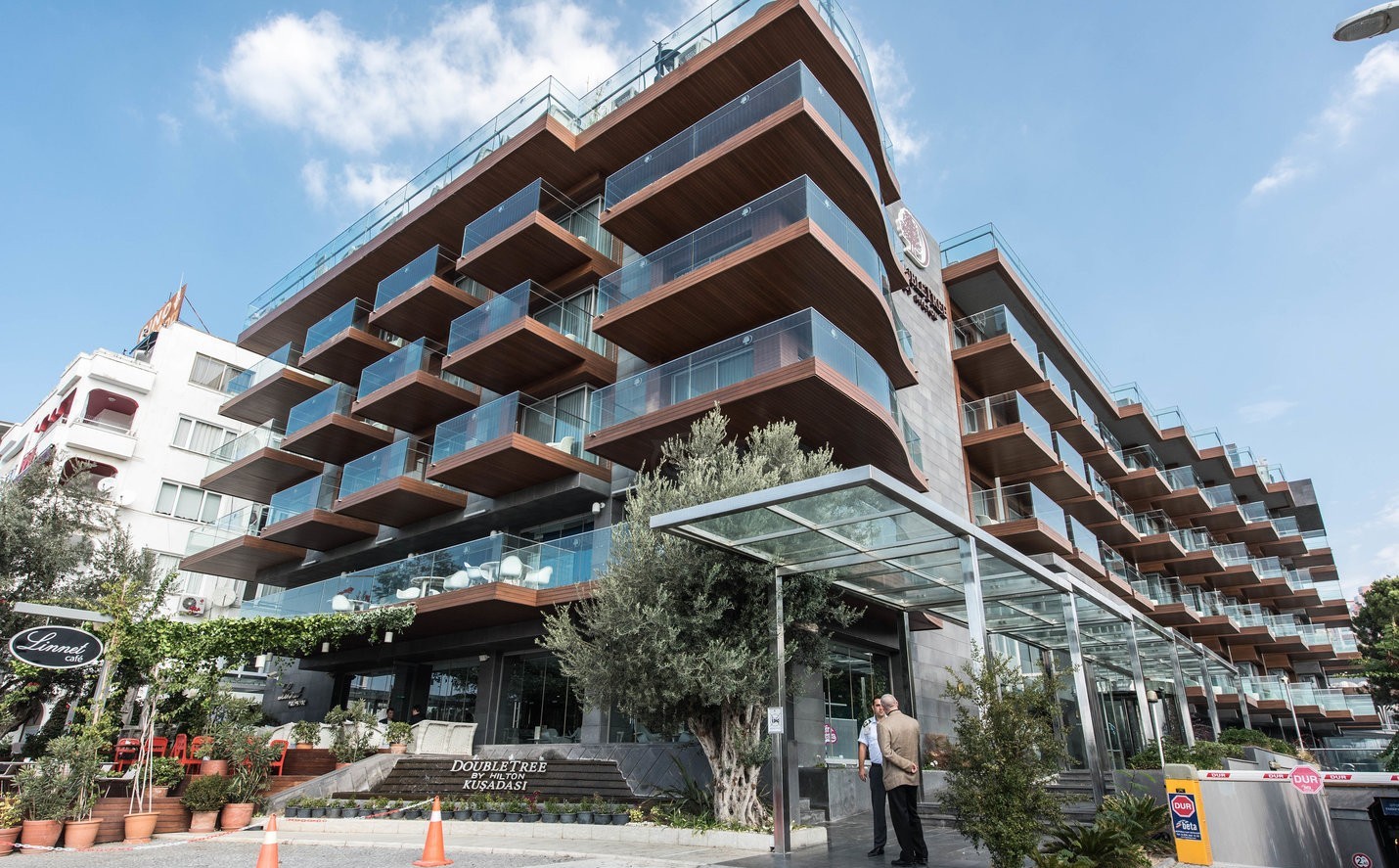 cheap resort hotels to Spend holiday with family