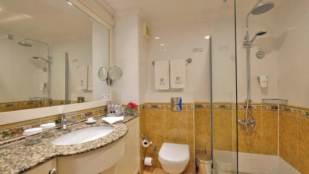 cheap resort hotels to Spend holiday with family