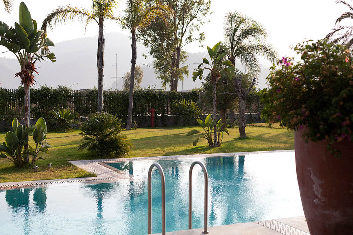 cheap resort hotels to Spend holiday with family