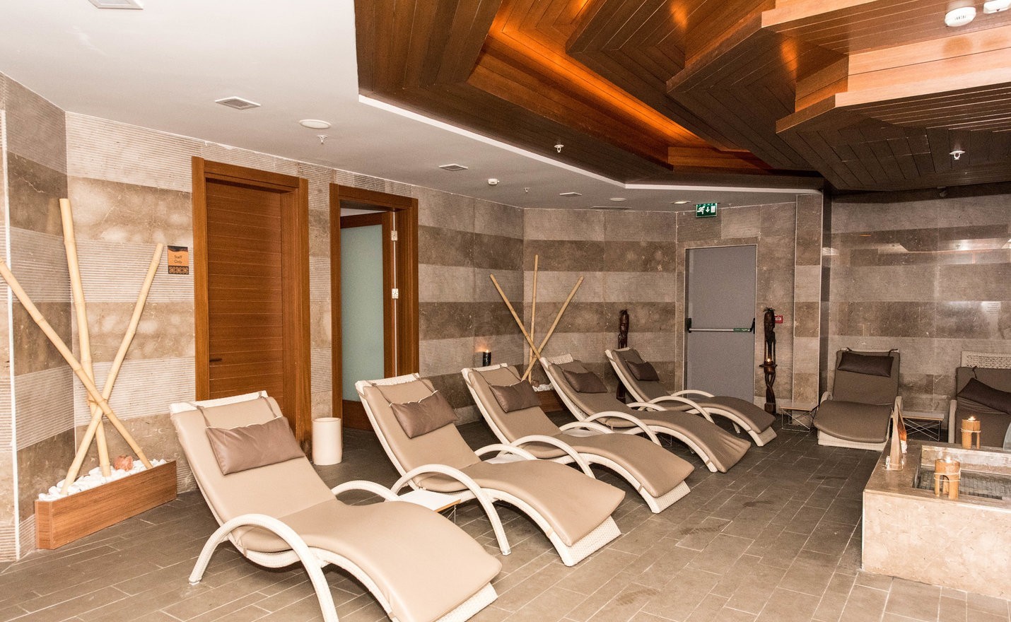 cheap resort hotels to Spend holiday with family