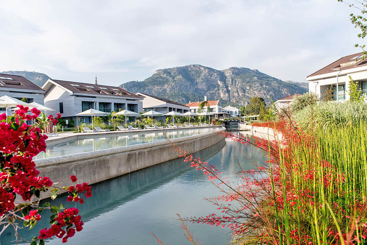 cheap resort hotels to Spend holiday with family