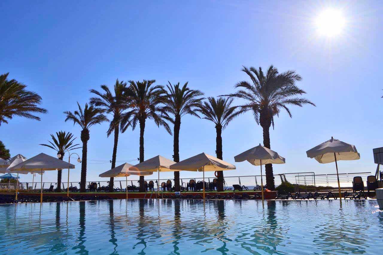 cheap resort hotels to Spend holiday with family