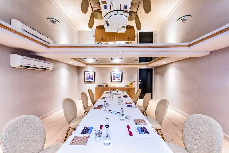 cheap resort hotels to Spend holiday with family