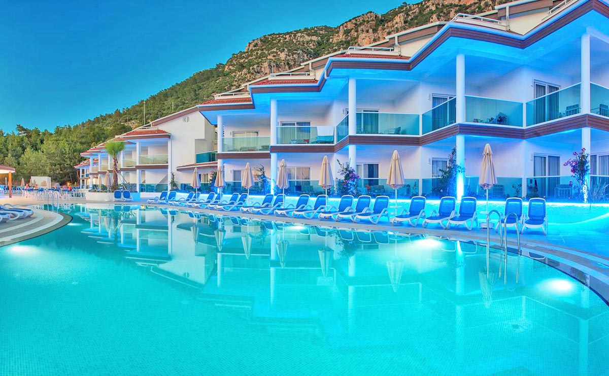 5 Swimming Pools!
