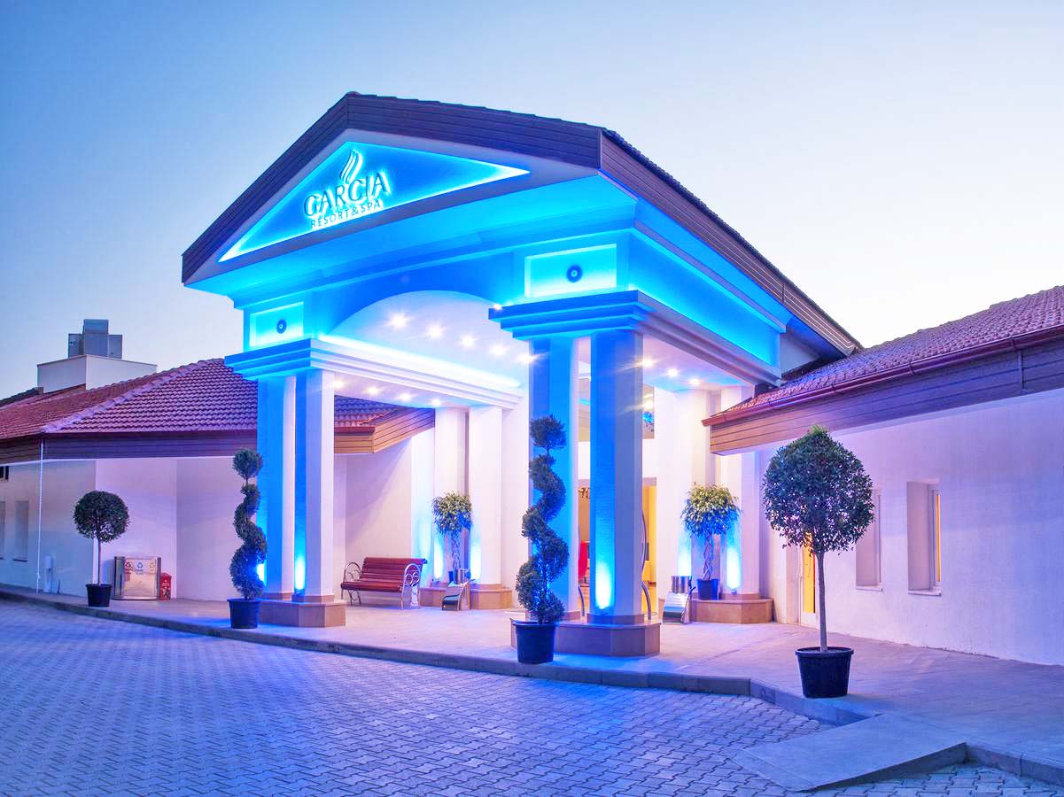 cheap resort hotels to Spend holiday with family