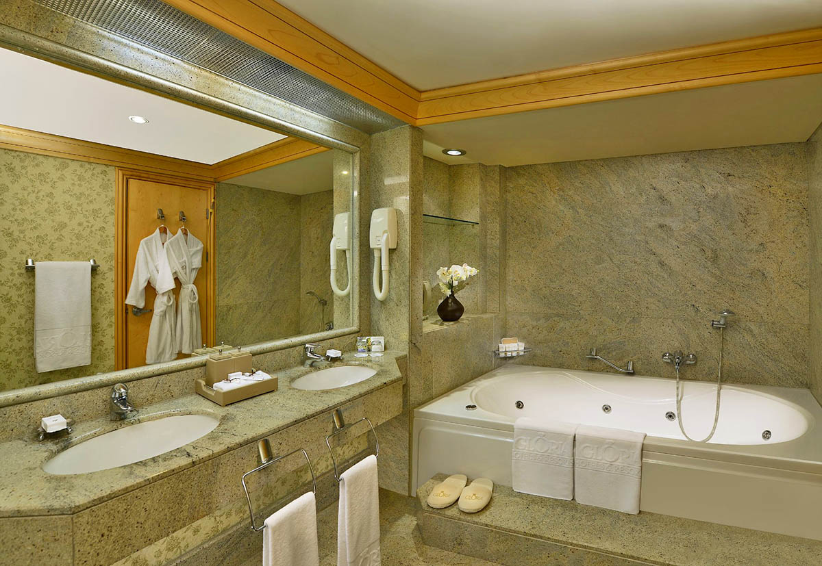 cheap resort hotels to Spend holiday with family