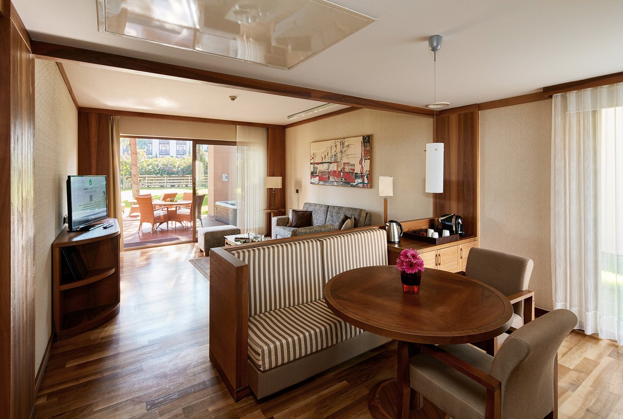 cheap resort hotels to Spend holiday with family