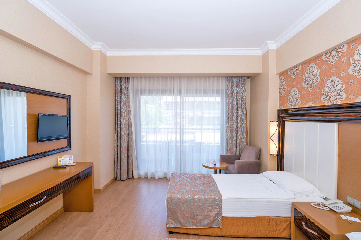 cheap resort hotels to Spend holiday with family