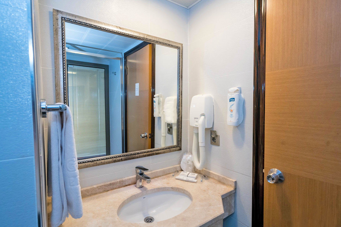 cheap resort hotels to Spend holiday with family