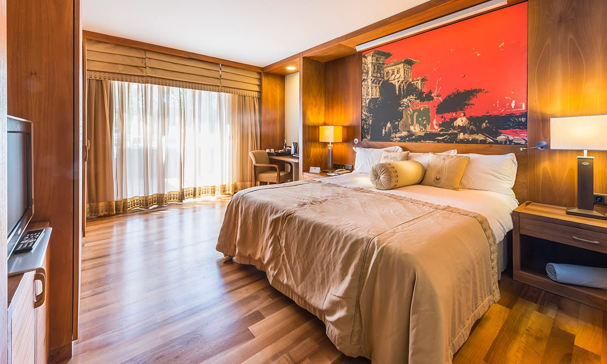 cheap resort hotels to Spend holiday with family