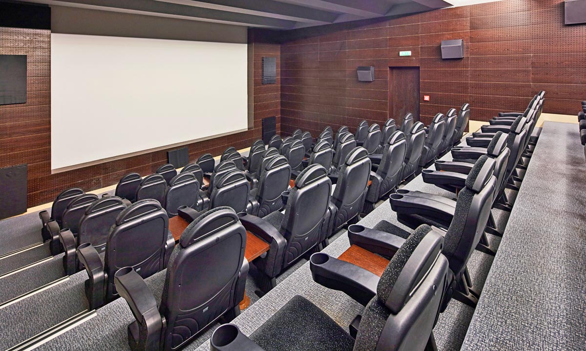 cheap resort hotels to Spend holiday with family