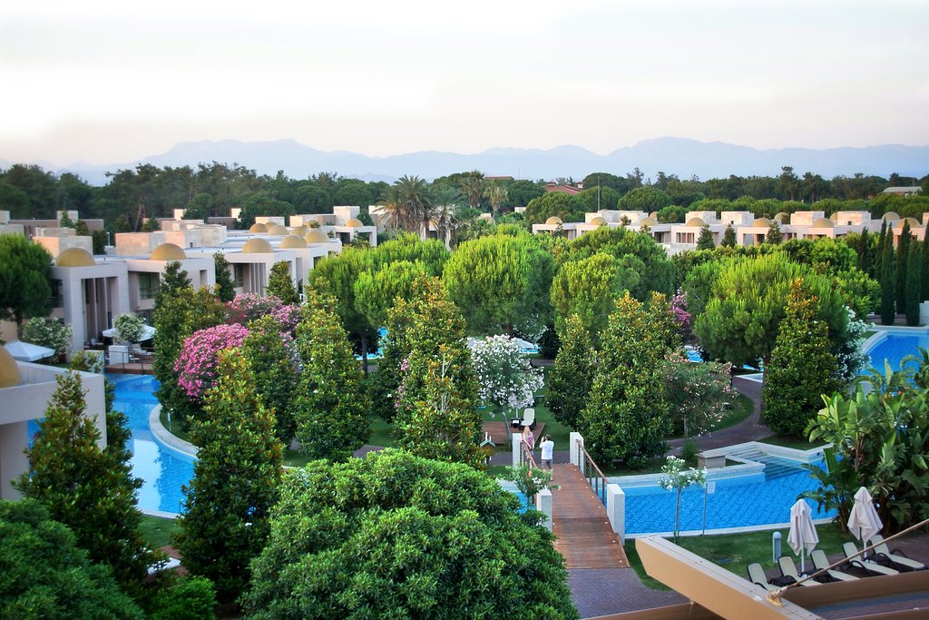 cheap resort hotels to Spend holiday with family