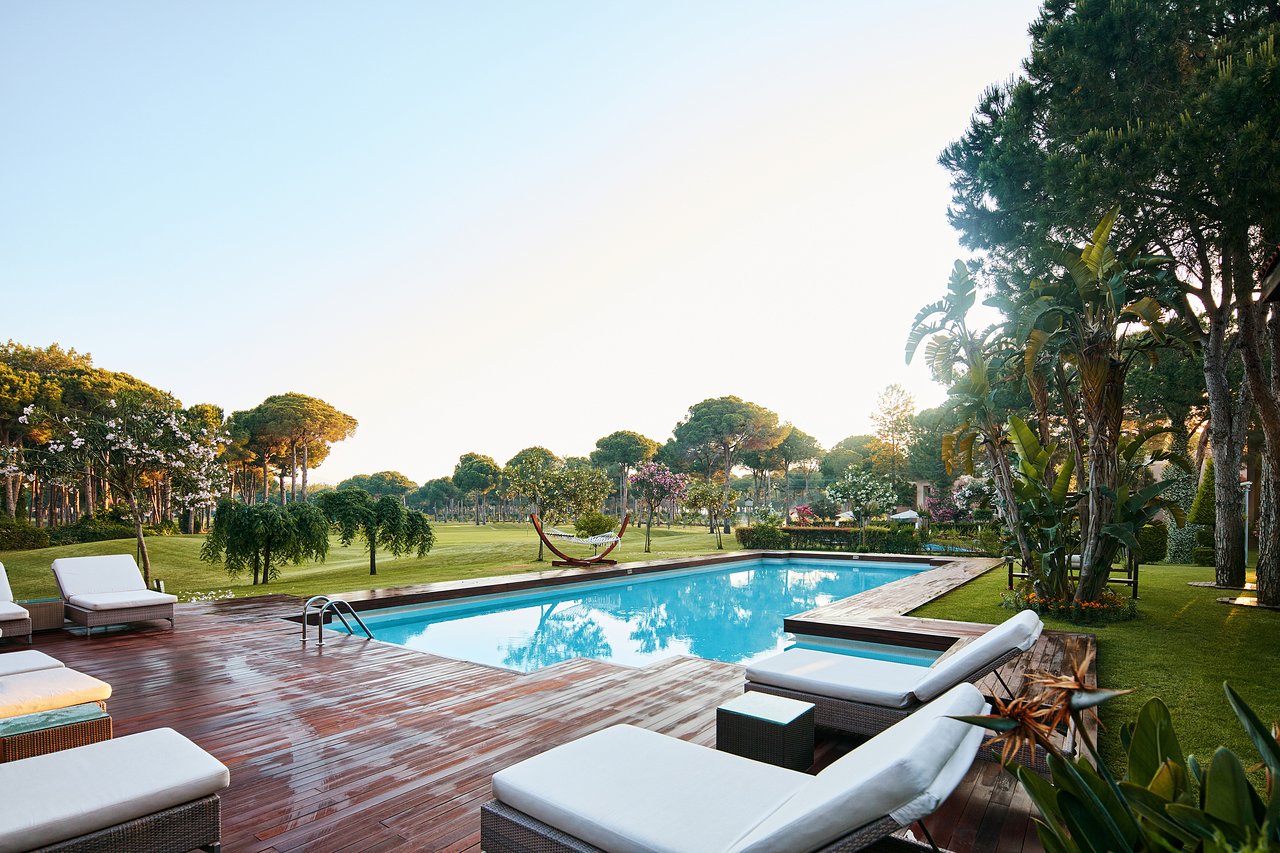 cheap resort hotels to Spend holiday with family