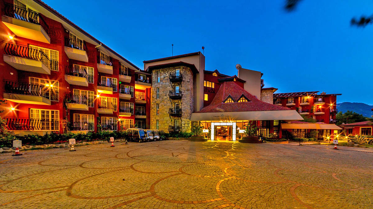 cheap resort hotels to Spend holiday with family