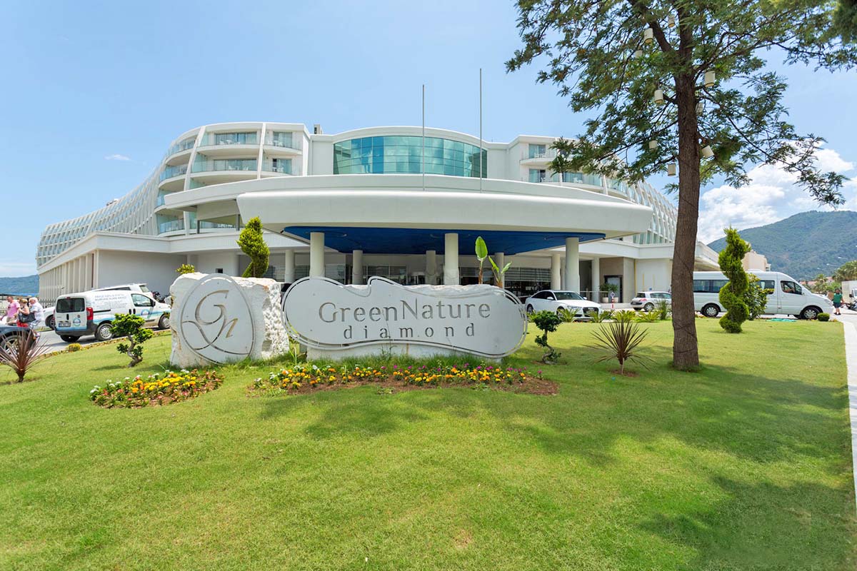 cheap resort hotels to Spend holiday with family