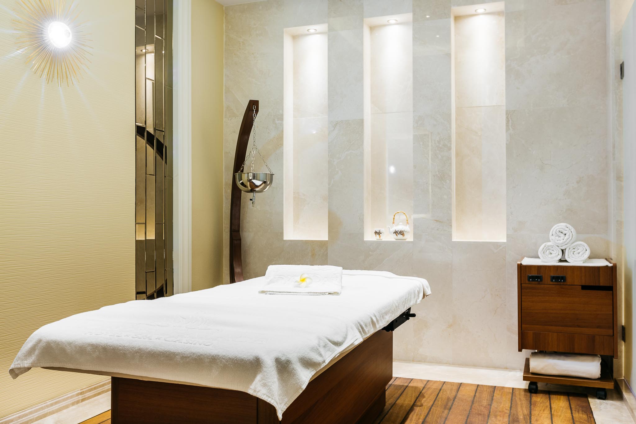 cheap resort hotels to Spend holiday with family