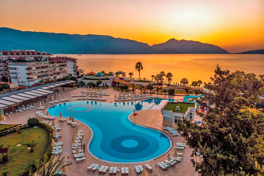 cheap resort hotels to Spend holiday with family