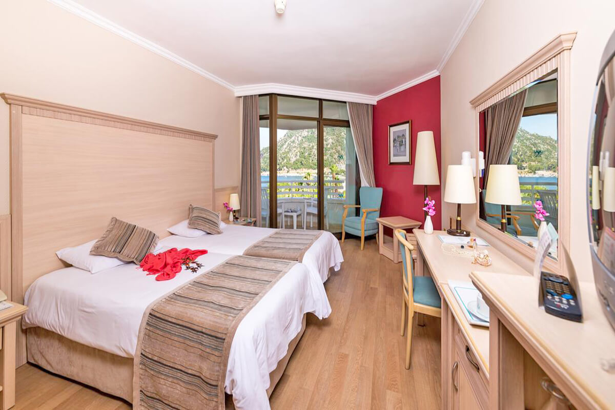 cheap resort hotels to Spend holiday with family